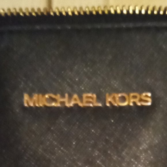 Black Michael Kors HandBag - Picture 2 of 8